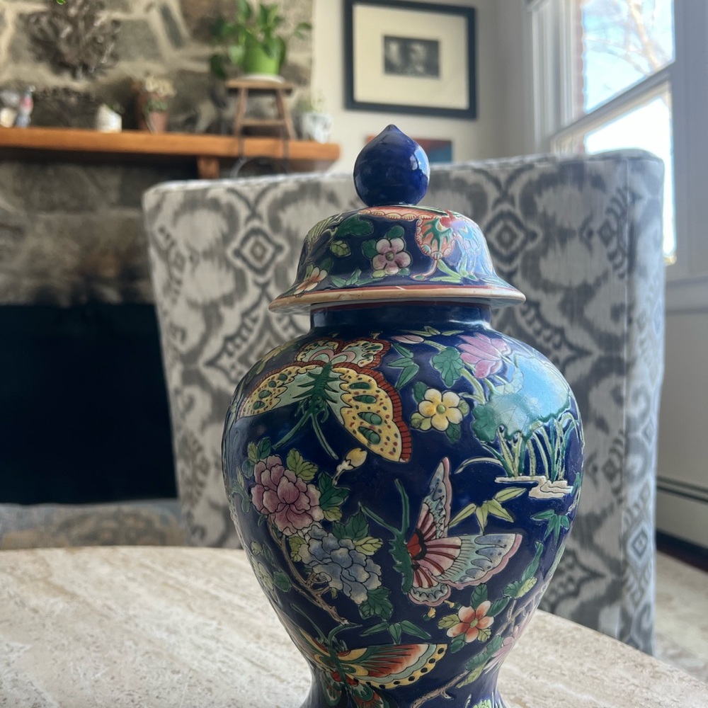 Stunning Reproduction Chinese Lidded Ceramic Ginger Jar